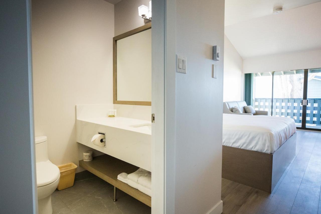Sand Pebbles Inn Qualicum Beach Eksteriør billede